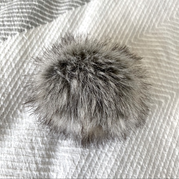 Faux fur pom-pom for toque/beanie - Picture 2 of 3